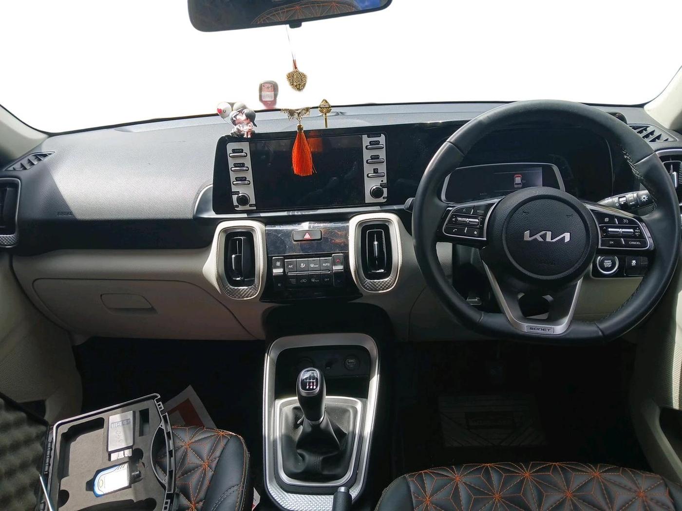 2023 KIA SONET HTX ANNIVERSARY EDITION 1.0 IMT, Petrol, Manual, 9,559 km, interior