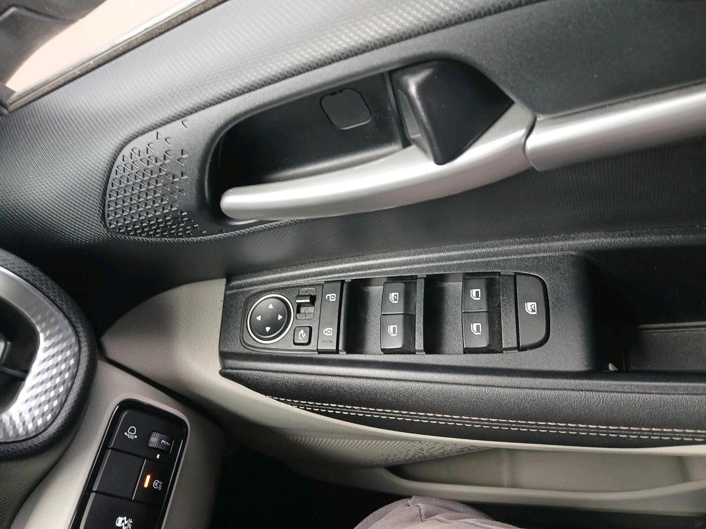 2023 KIA SONET HTX ANNIVERSARY EDITION 1.0 IMT, Petrol, Manual, 9,559 km, interior