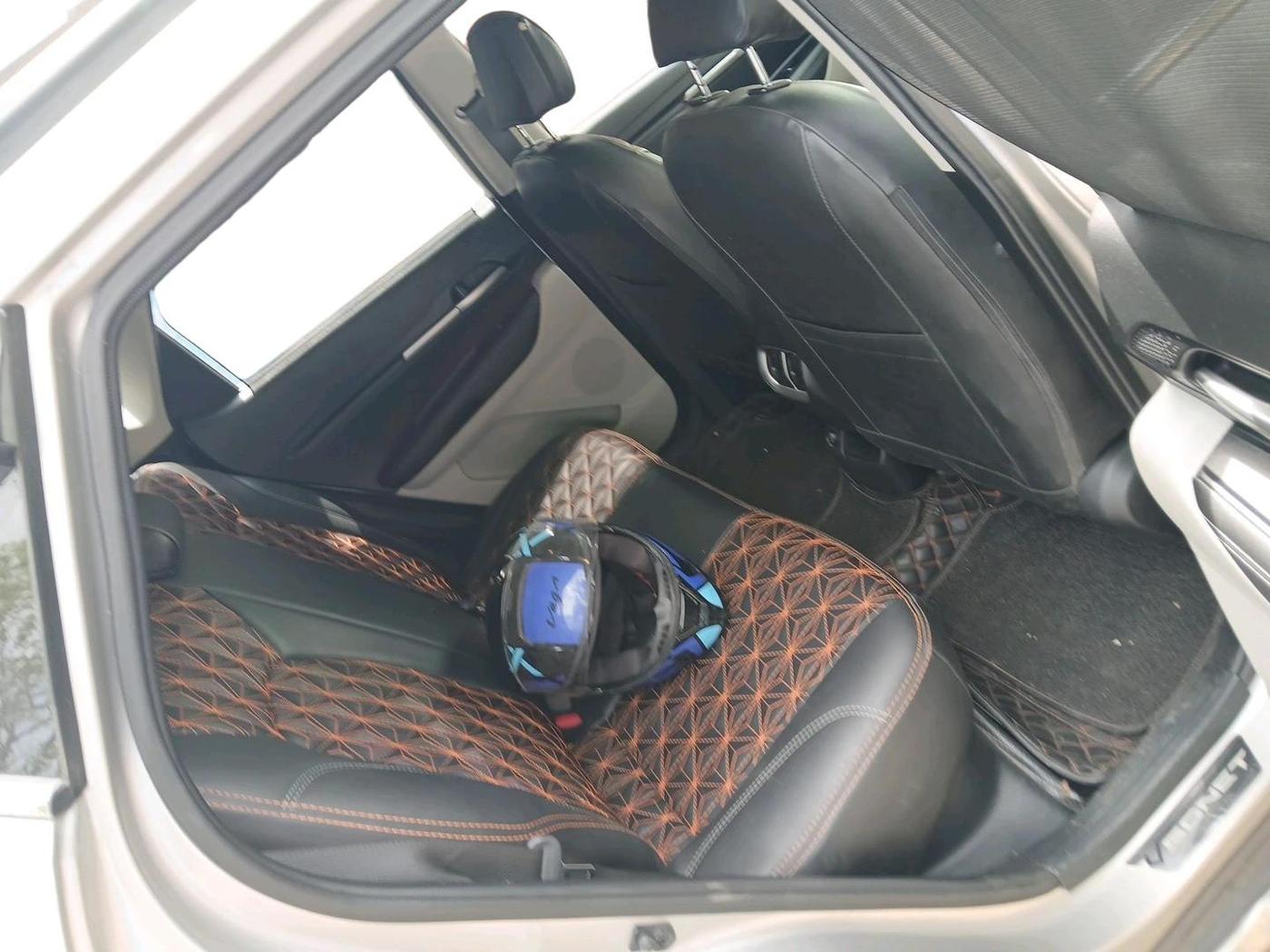 2023 KIA SONET HTX ANNIVERSARY EDITION 1.0 IMT, Petrol, Manual, 9,559 km, interior