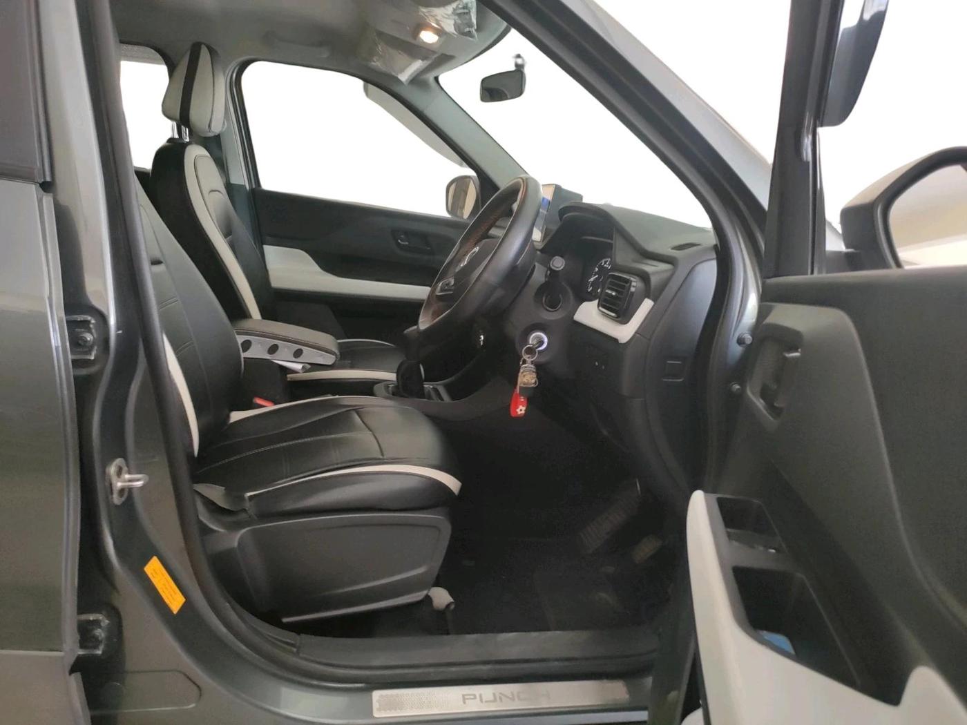 2023 Tata PUNCH PURE MT, Petrol, Manual, 27,665 km, interior
