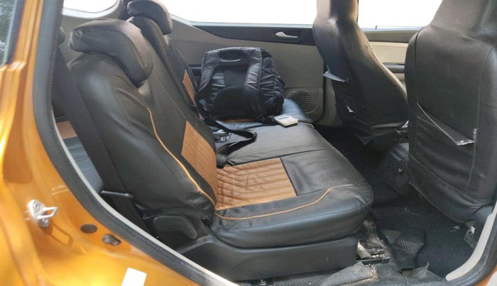 2022 Renault TRIBER RXZ AMT, Petrol, Automatic, 30,801 km, interior