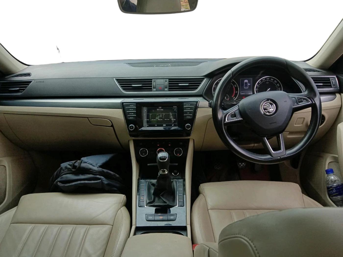 2016 Skoda Superb STYLE 1.8 TSI MT, Petrol, Manual, 1,44,011 km, interior