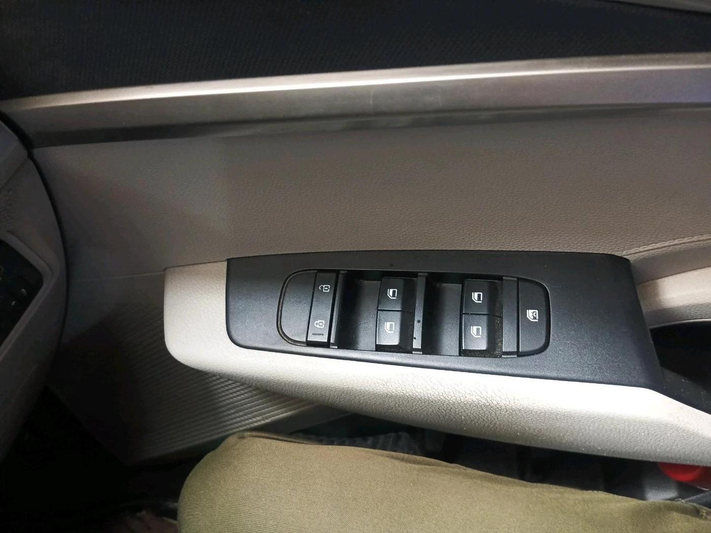 2023 KIA CARENS PREMIUM 1.5 PETROL 7 STR, Petrol, Manual, 5,207 km, interior