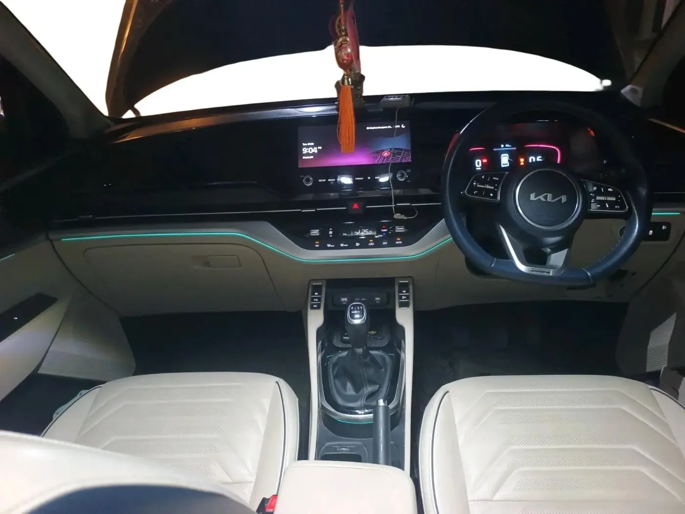 2022 KIA CARENS LUXURY PLUS 1.4 PETROL 7 STR, Petrol, Manual, 22,488 km, interior