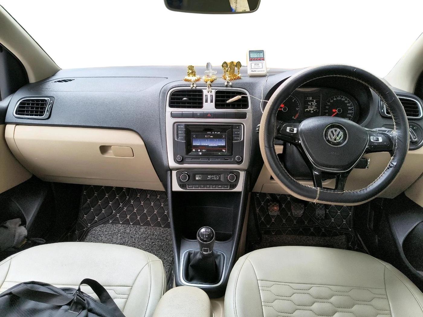 2017 Volkswagen Ameo HIGHLINE1.5L, Diesel, Manual, 1,04,130 km, interior