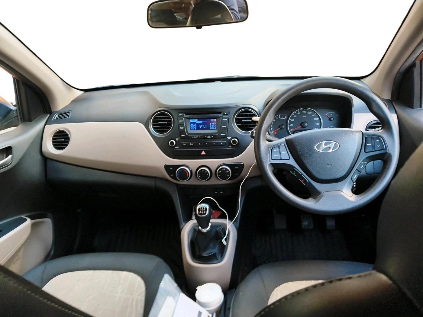 2015 Hyundai Grand i10 SPORTZ 1.2 KAPPA VTVT, Petrol, Manual, 20,494 km, interior