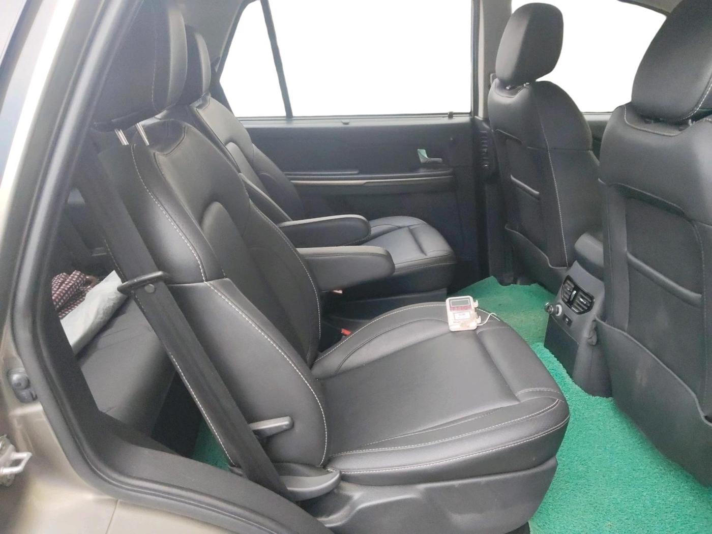 2017 Tata Hexa XT 4X2 6 STR, Diesel, Manual, 1,69,032 km, interior