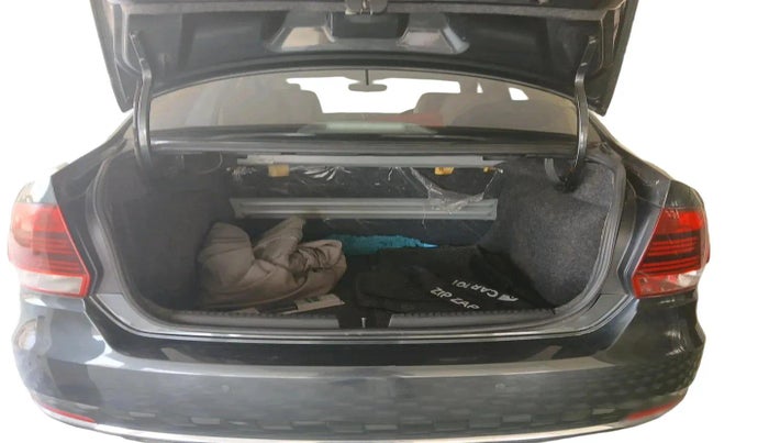 2017 Volkswagen Vento HIGHLINE 1.6 MPI, Petrol, Manual, 59,491 km, exterior