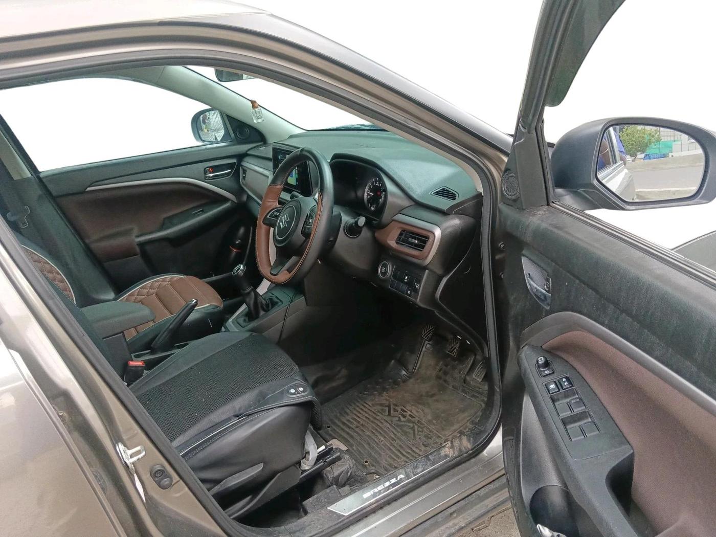 2023 Maruti BREZZA ZXI, Petrol, Manual, 41,985 km, interior