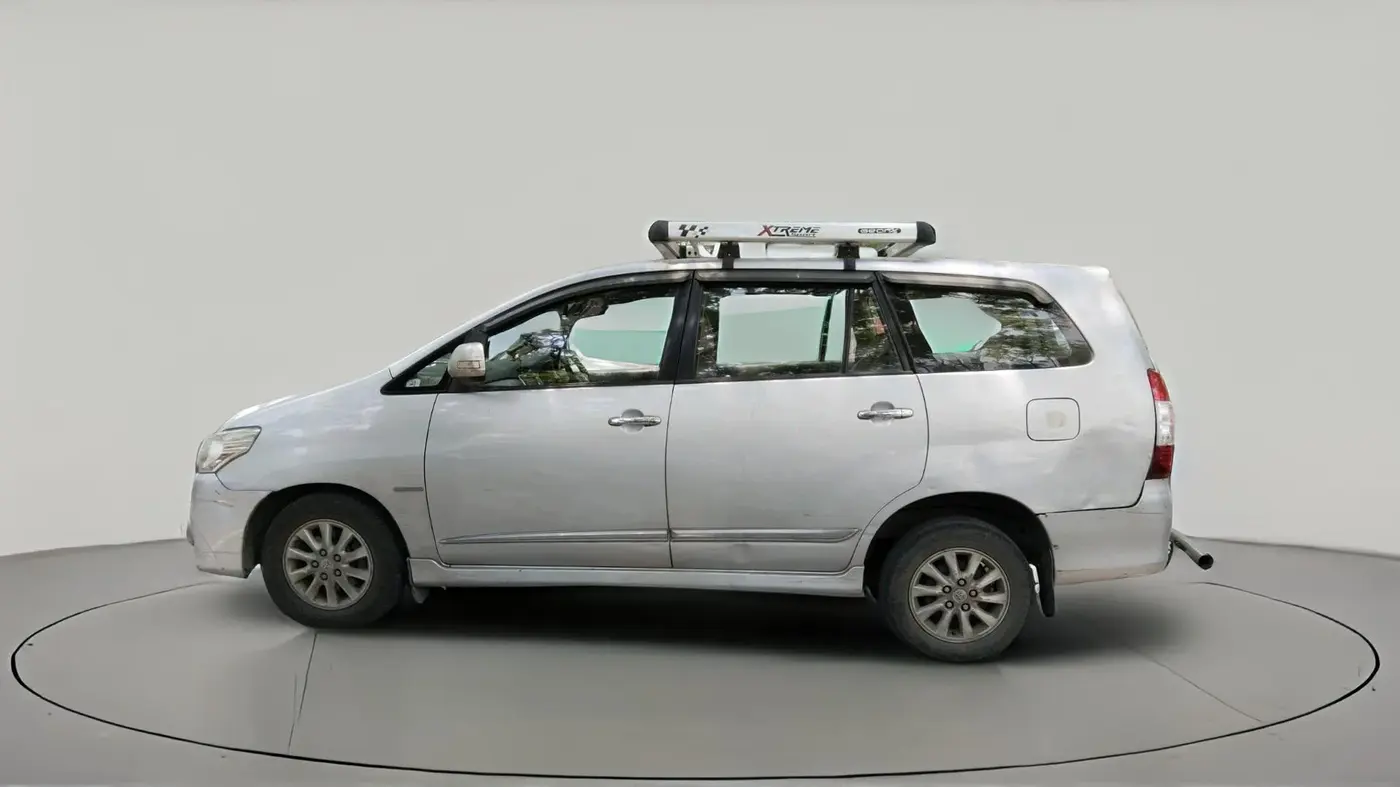 2014 Toyota Innova 2.5 VX 8 STR, Diesel, Manual, 2,23,987 km, exterior