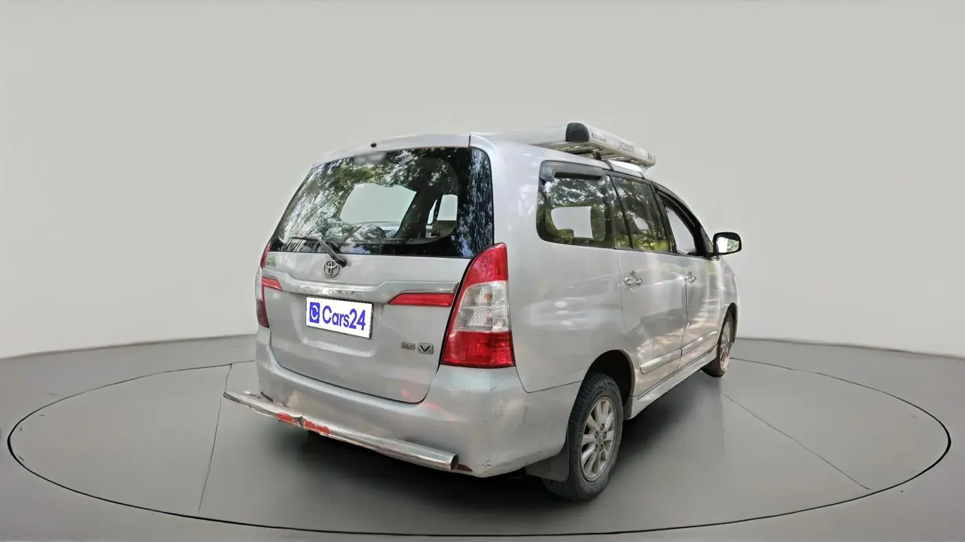2014 Toyota Innova 2.5 VX 8 STR, Diesel, Manual, 2,23,987 km, exterior