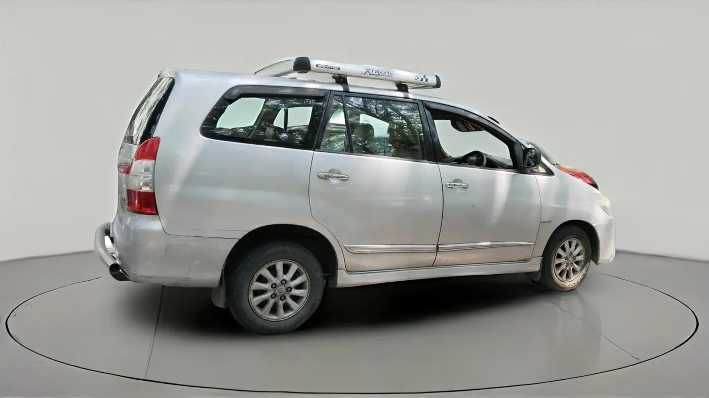 2014 Toyota Innova 2.5 VX 8 STR, Diesel, Manual, 2,23,987 km, exterior