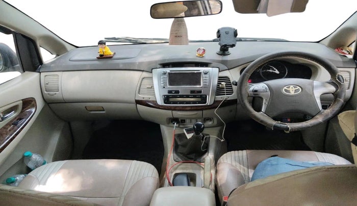 2014 Toyota Innova 2.5 VX 8 STR, Diesel, Manual, 2,23,987 km, interior