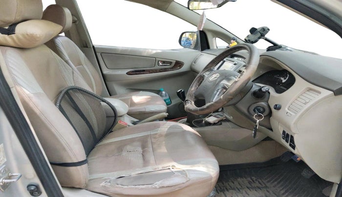2014 Toyota Innova 2.5 VX 8 STR, Diesel, Manual, 2,23,987 km, interior
