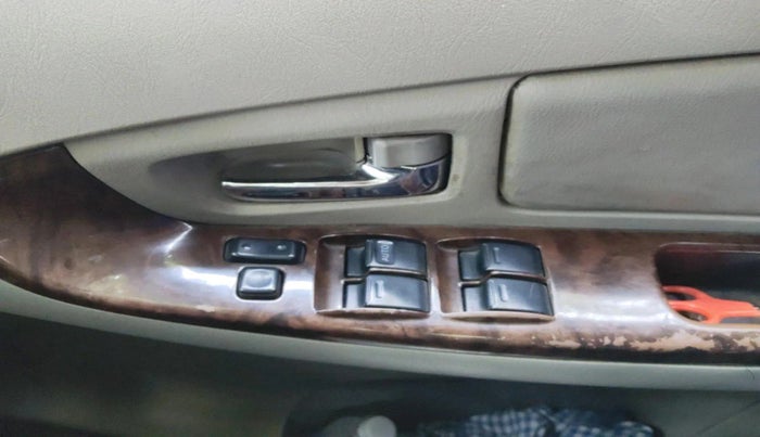 2014 Toyota Innova 2.5 VX 8 STR, Diesel, Manual, 2,23,987 km, interior