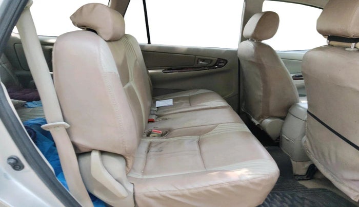 2014 Toyota Innova 2.5 VX 8 STR, Diesel, Manual, 2,23,987 km, interior