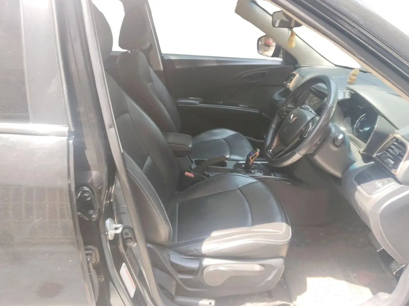 2023 Mahindra XUV400 EL 7.2 KW, Electric, Automatic, 33,252 km, interior
