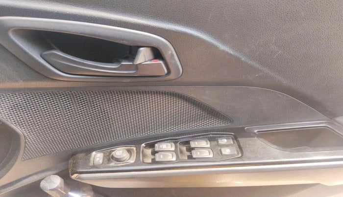 2023 Mahindra XUV400 EL 7.2 KW, Electric, Automatic, 33,252 km, interior