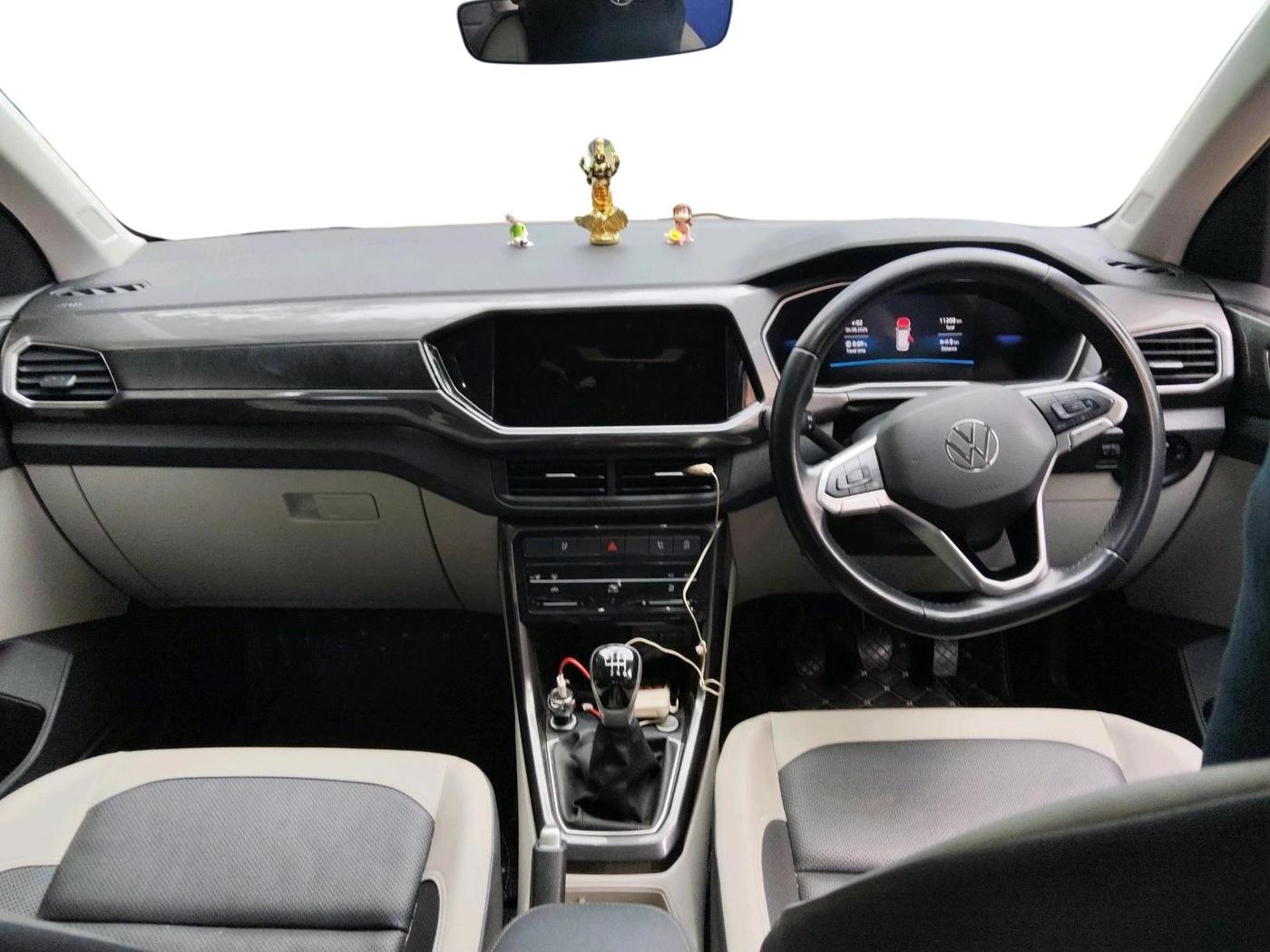 2025 Volkswagen TAIGUN TOPLINE 1.0 TSI MT, Petrol, Manual, 11,208 km, interior