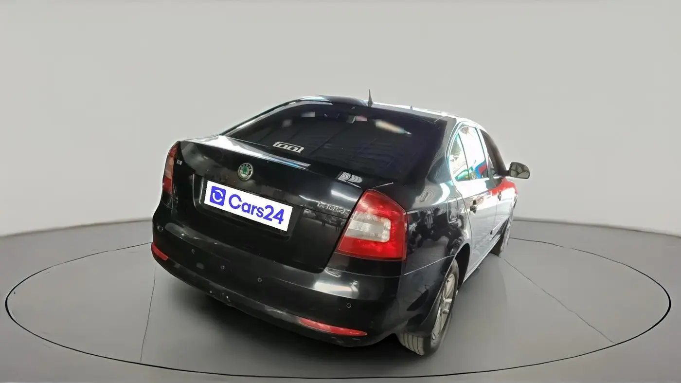 2013 Skoda Laura AMBIENTE 2.0 TDI CR MT, Diesel, Manual, 1,65,761 km, exterior
