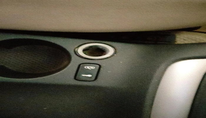 2013 Skoda Laura AMBIENTE 2.0 TDI CR MT, Diesel, Manual, 1,65,761 km, interior