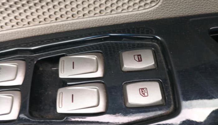 2019 Mahindra XUV300 W8 1.2 PETROL, Petrol, Manual, 59,218 km, interior