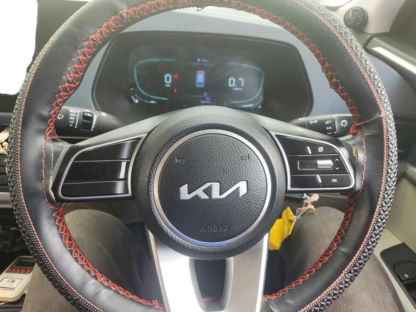 2023 KIA CARENS PREMIUM 1.5 PETROL 7 STR, Petrol, Manual, 39,641 km, interior