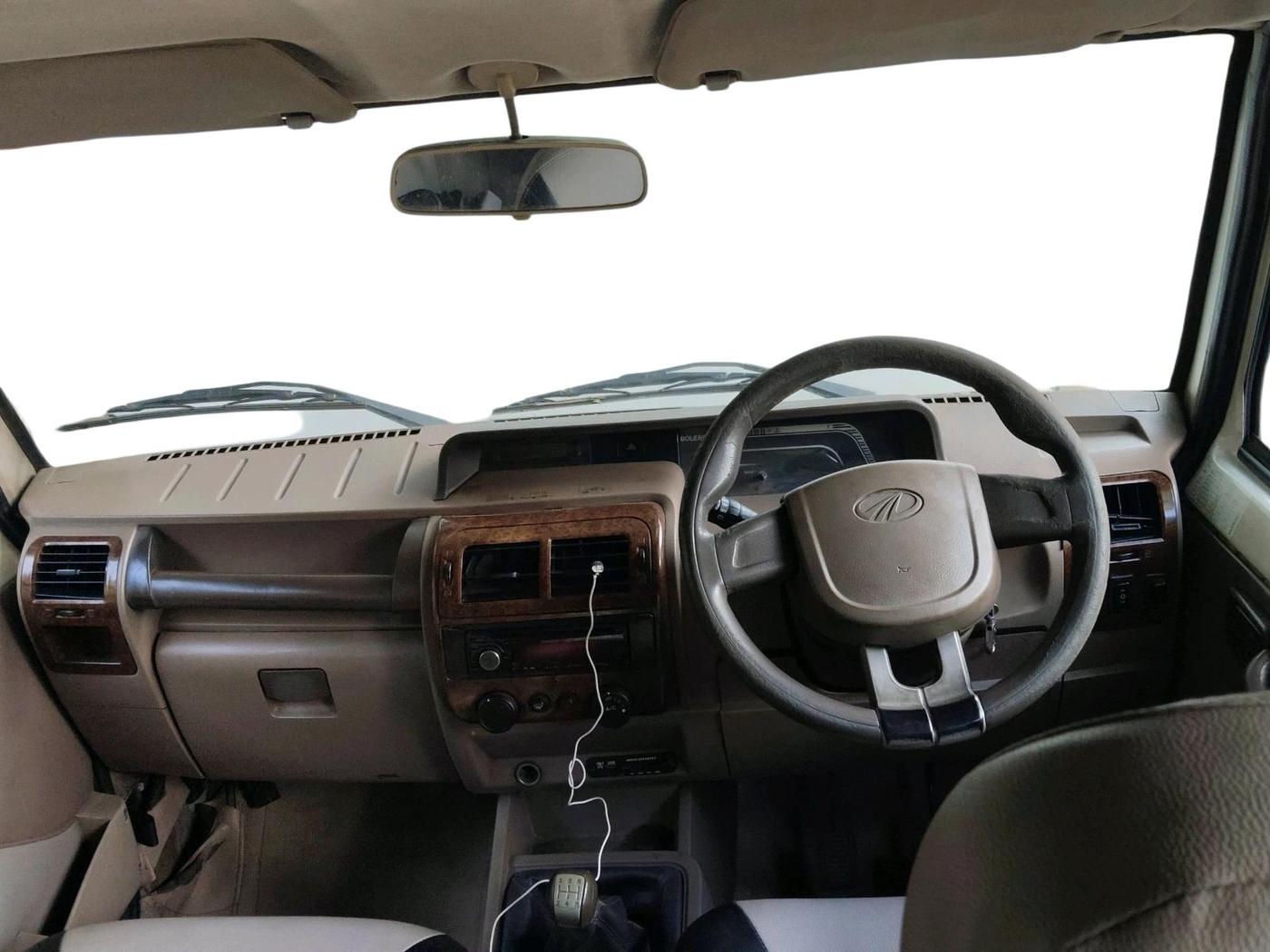 2013 Mahindra Bolero ZLX BS-III, Diesel, Manual, 3,82,333 km, interior