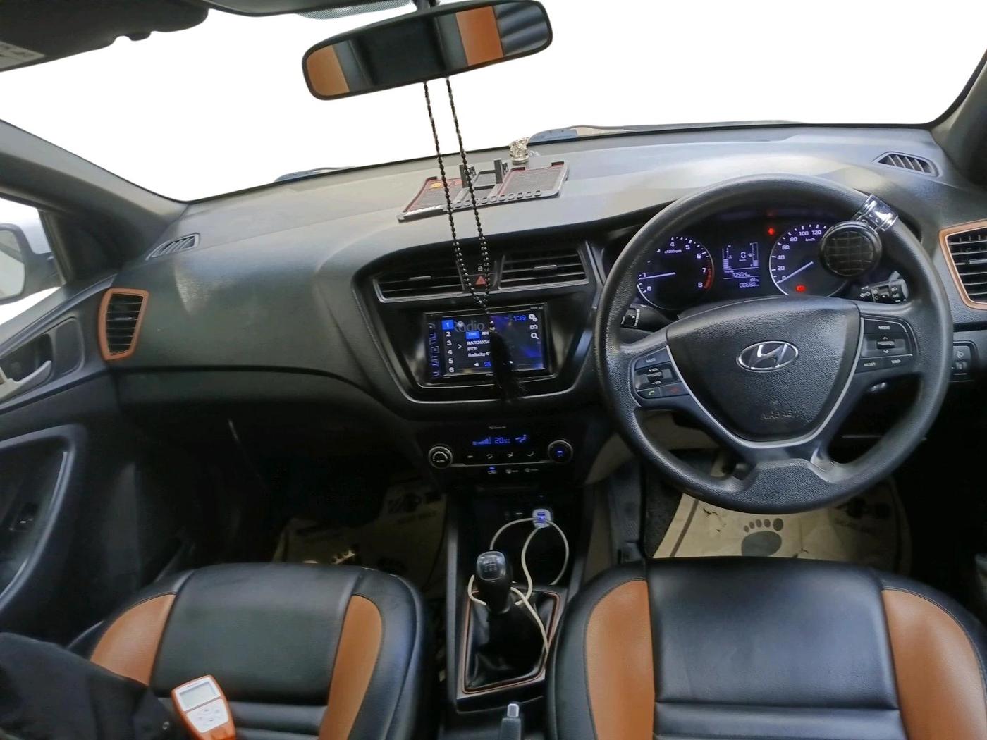 2017 Hyundai Elite i20 ASTA 1.2 DUAL TONE, Petrol, Manual, 80,690 km, interior