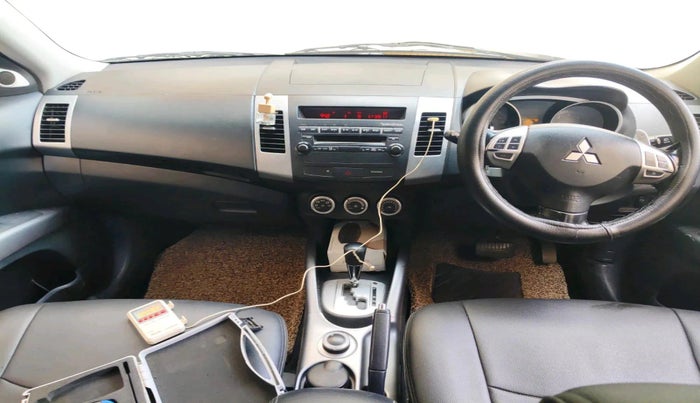 2009 Mitsubishi Outlander 2.4 MIVEC, Petrol, Automatic, 81,375 km, interior