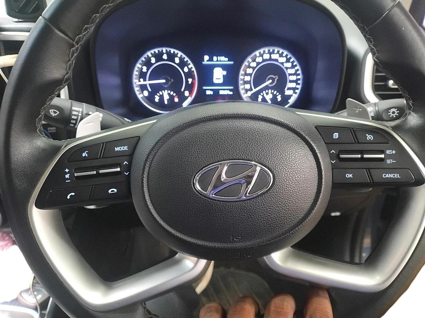 2021 Hyundai VENUE SX PLUS 1.0 TURBO DCT, Petrol, Automatic, 35,651 km, interior