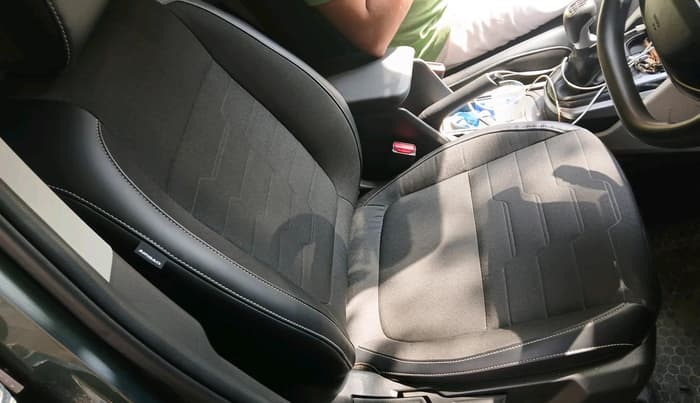 2025 KIA Carens Clavis HTK Plus (O) 1.5 Turbo Petrol MT, Petrol, Manual, 12,202 km, interior
