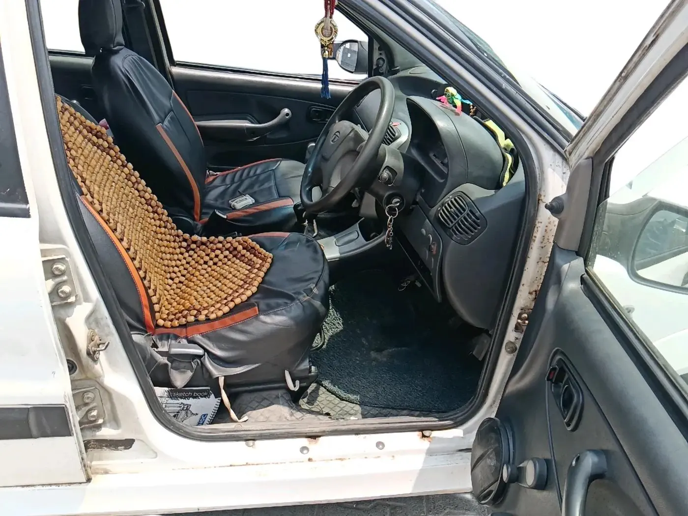 2009 Tata Indica V2 DLS, Diesel, Manual, 1,38,658 km, interior