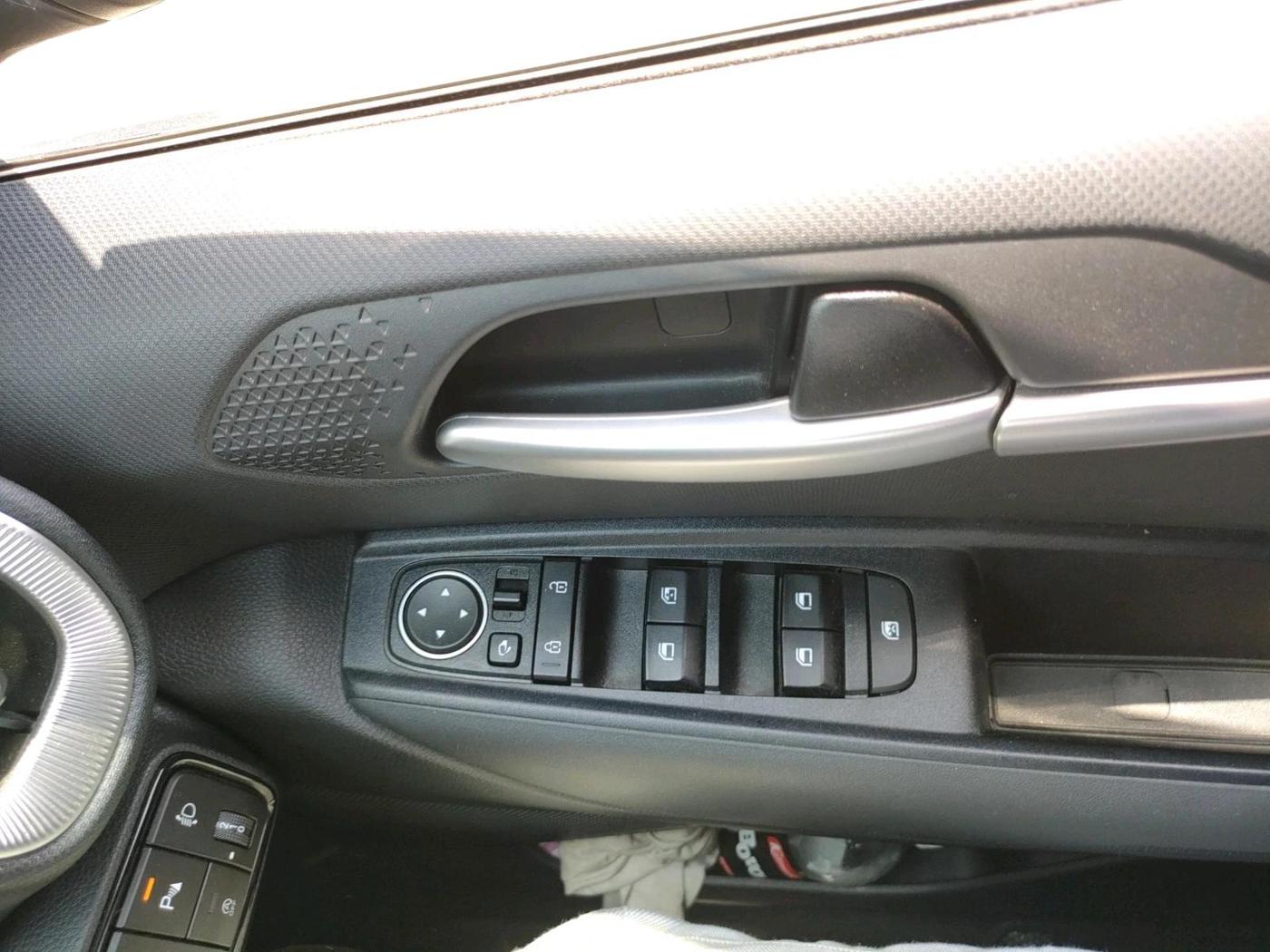 2024 KIA SONET HTK PLUS 1.0 TURBO PETROL IMT, Petrol, Manual, 8,600 km, interior