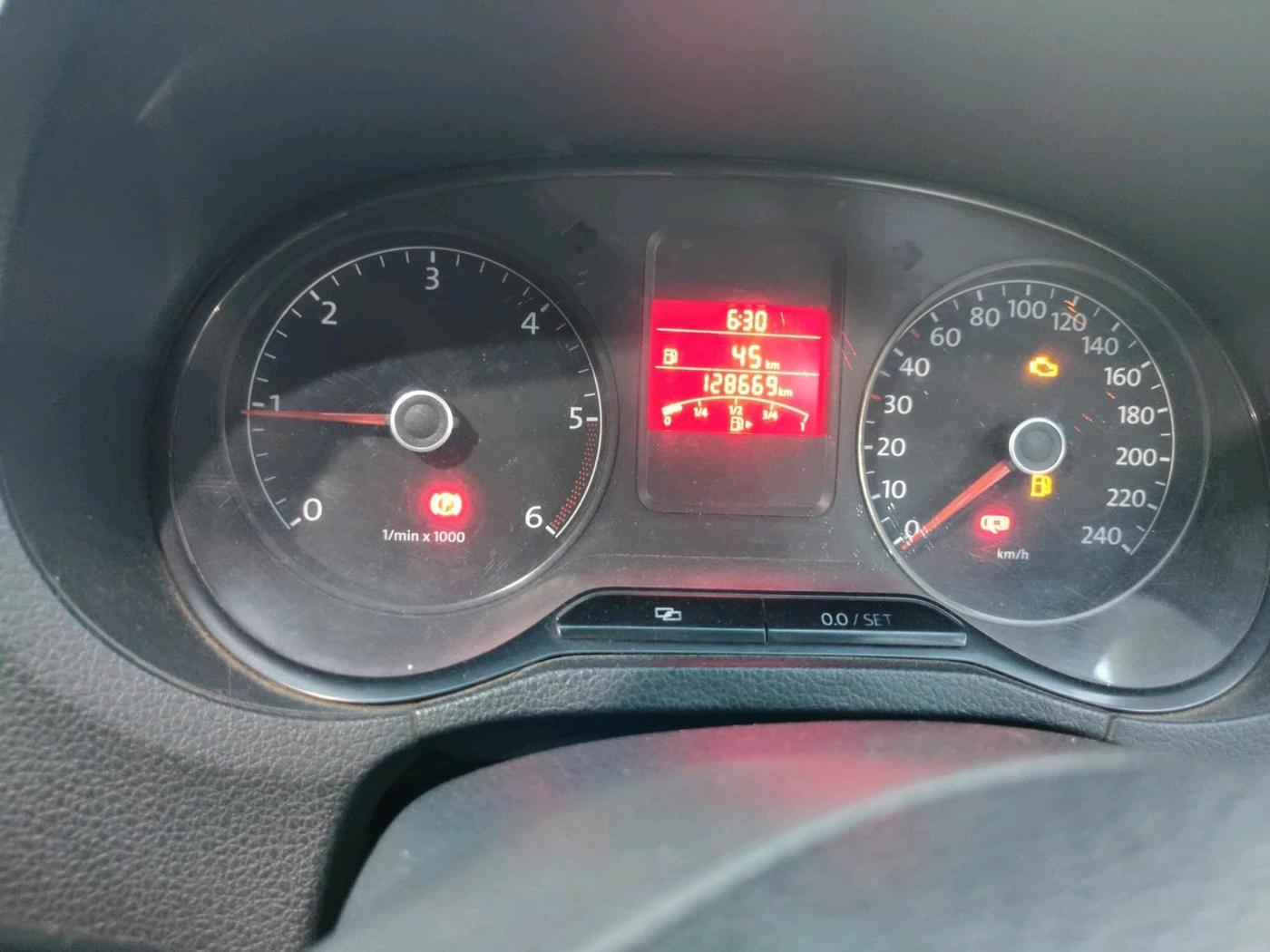 2011 Volkswagen Polo HIGHLINE DIESEL, Diesel, Manual, 1,28,669 km, interior