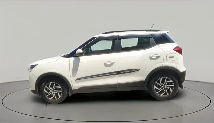 2023 Mahindra XUV300 W8 (O) 1.5 DIESEL, Diesel, Manual, 82,105 km, exterior