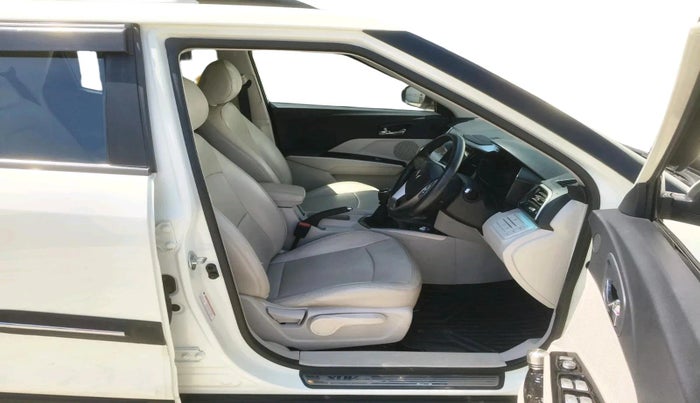 2023 Mahindra XUV300 W8 (O) 1.5 DIESEL, Diesel, Manual, 82,105 km, interior
