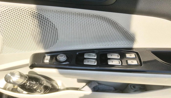 2023 Mahindra XUV300 W8 (O) 1.5 DIESEL, Diesel, Manual, 82,105 km, interior