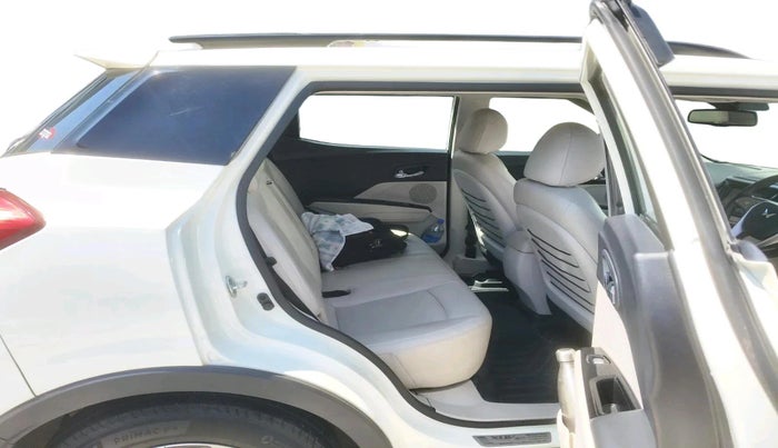 2023 Mahindra XUV300 W8 (O) 1.5 DIESEL, Diesel, Manual, 82,105 km, interior