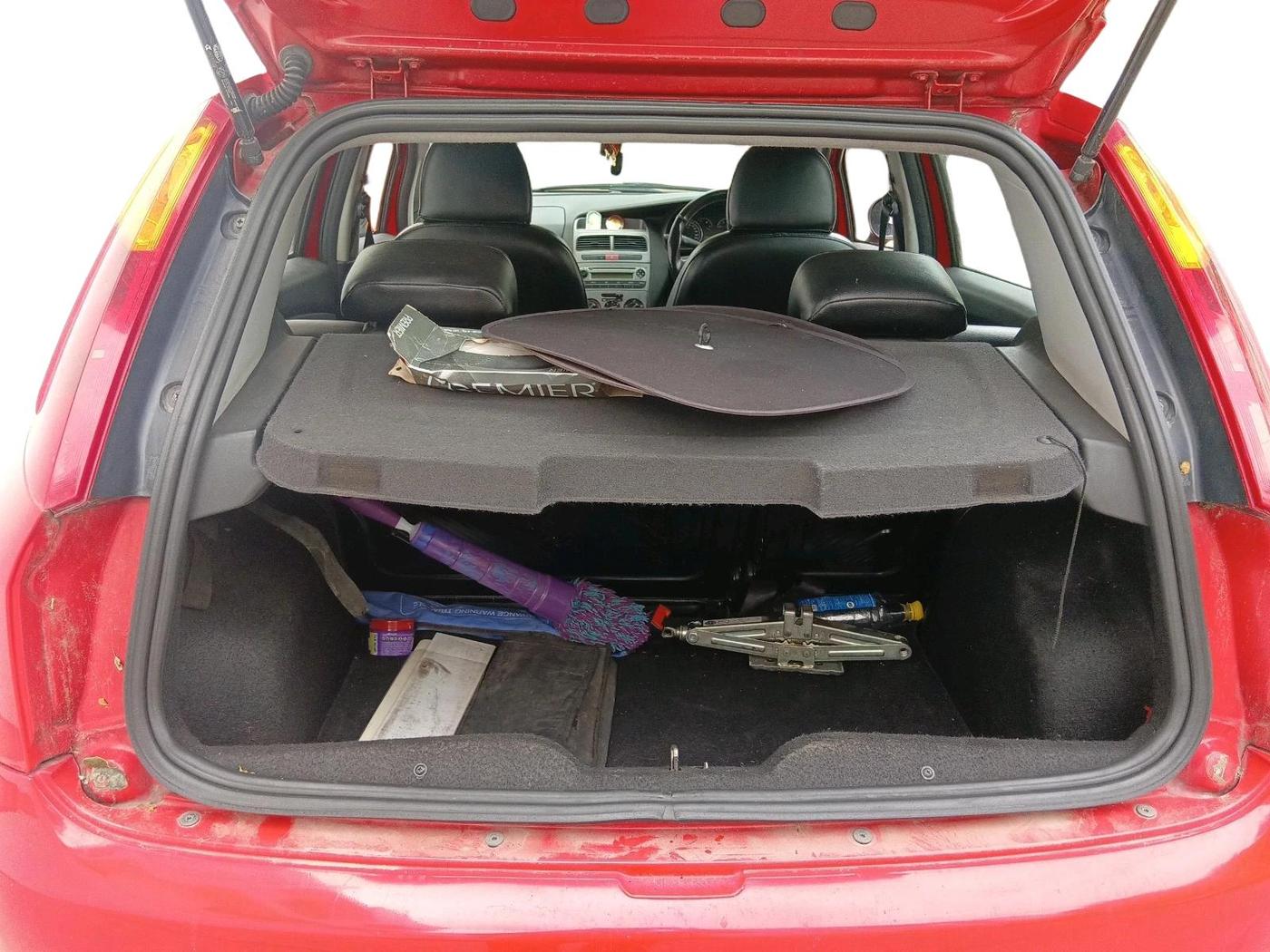2014 Fiat Grand Punto DYNAMIC 1.3, Diesel, Manual, 1,11,254 km, exterior
