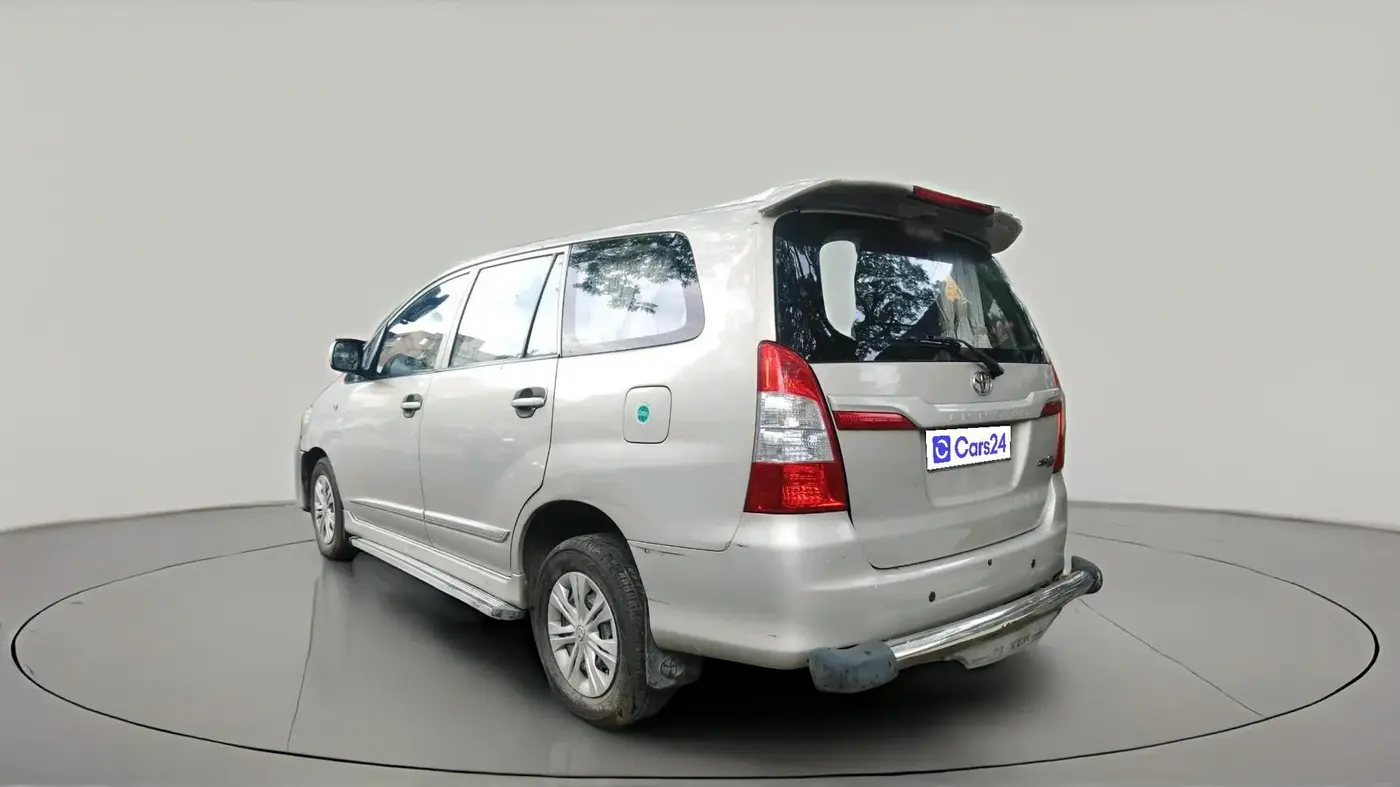 2014 Toyota Innova 2.5 GX 7 STR, Diesel, Manual, 94,385 km, exterior