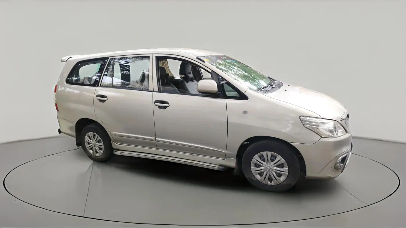 2014 Toyota Innova 2.5 GX 7 STR, Diesel, Manual, 94,385 km, exterior