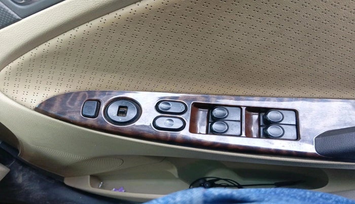 2012 Hyundai Verna FLUIDIC 1.6 VTVT SX AT, Petrol, Automatic, 1,13,954 km, interior