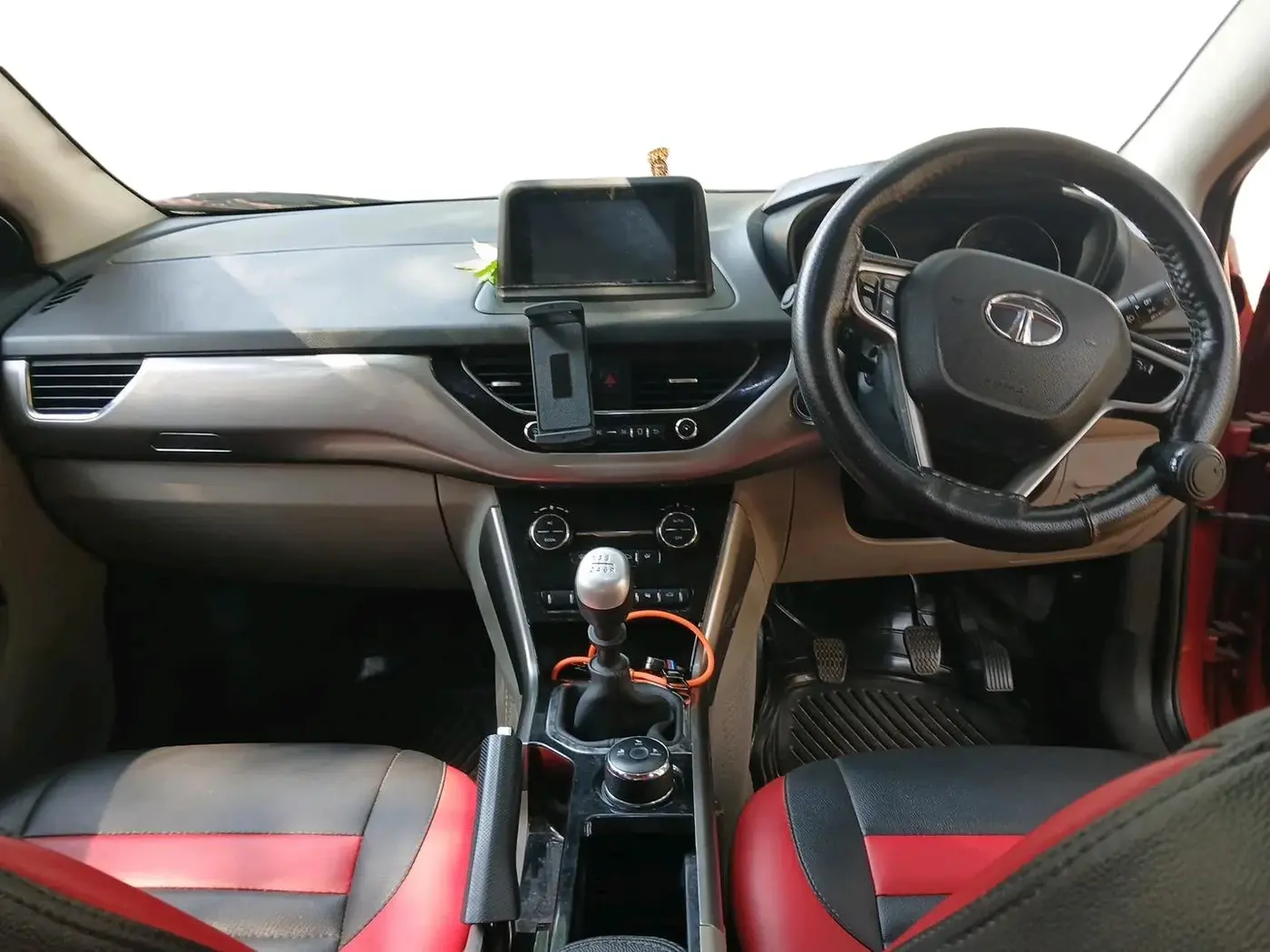 2017 Tata NEXON XZ PLUS PETROL, Petrol, Manual, 43,265 km, interior