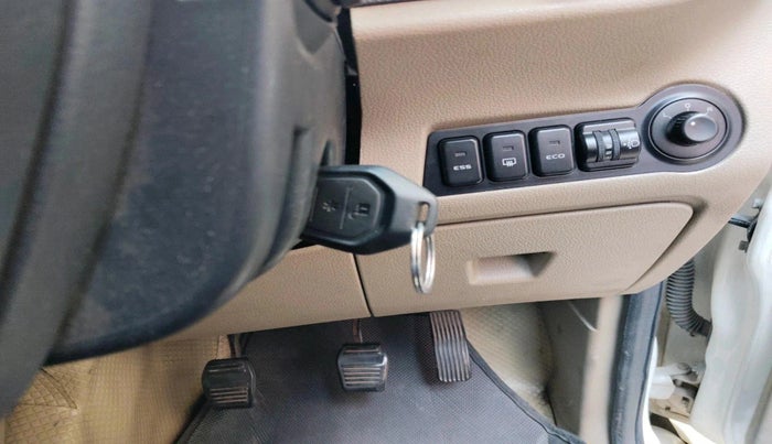 2017 Mahindra TUV300 T8, Diesel, Manual, 1,03,526 km, interior