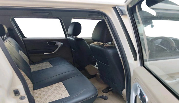 2017 Mahindra TUV300 T8, Diesel, Manual, 1,03,526 km, interior