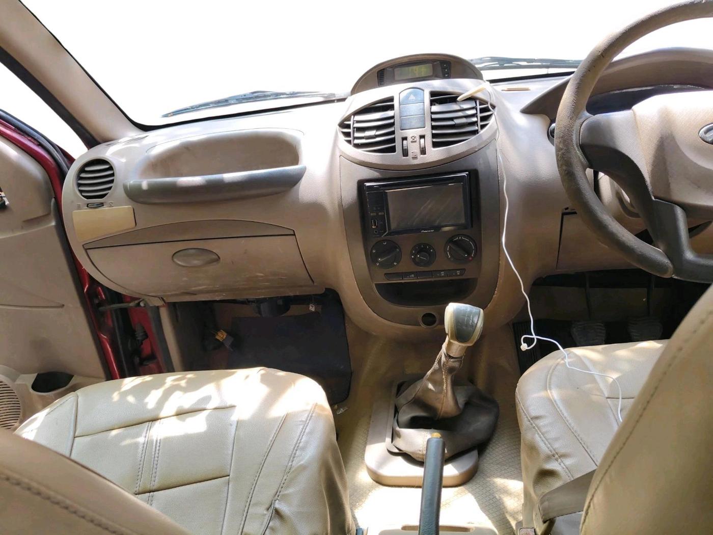 2011 Mahindra Xylo E4, Diesel, Manual, 3,45,732 km, interior