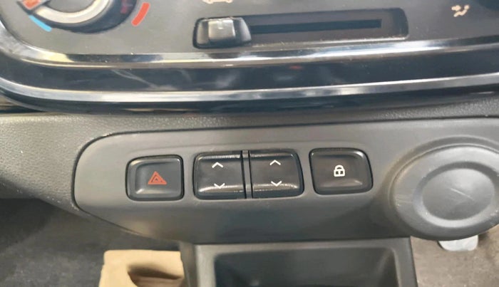 2016 Renault Kwid RXT 1.0, Petrol, Manual, 36,556 km, interior