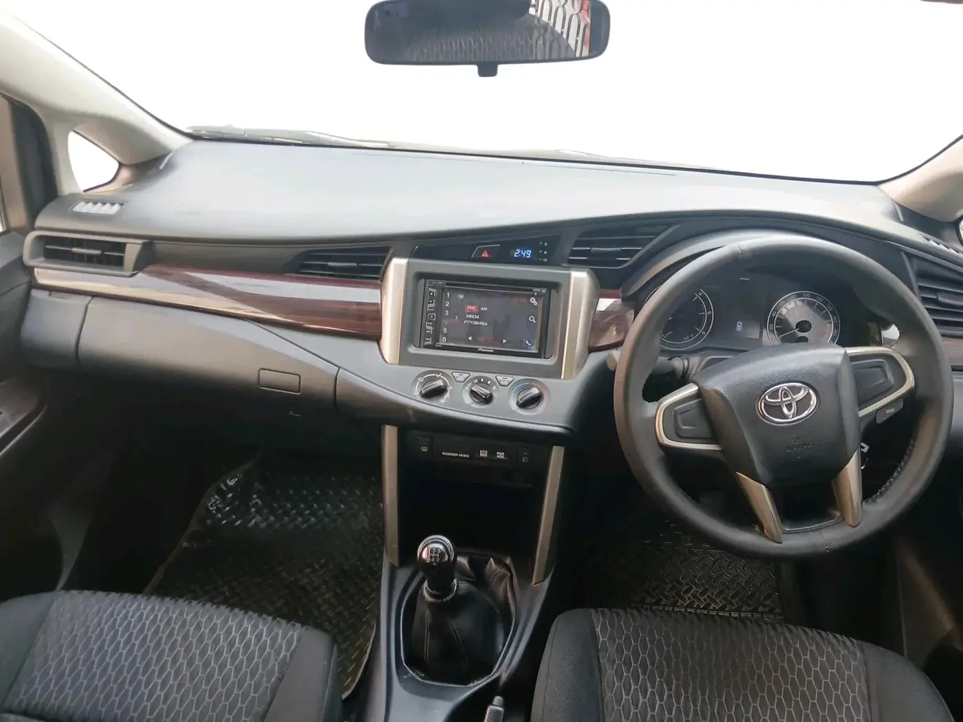 2017 Toyota Innova Crysta 2.4 GX 7 STR, Diesel, Manual, 1,14,552 km, interior
