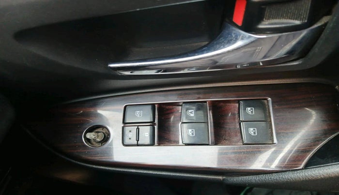 2017 Toyota Innova Crysta 2.4 GX 7 STR, Diesel, Manual, 1,14,552 km, interior